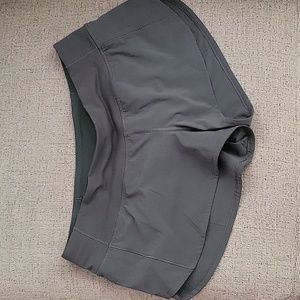 Lululemon Speed up low-rise lined shorts 2.5 inches size 8